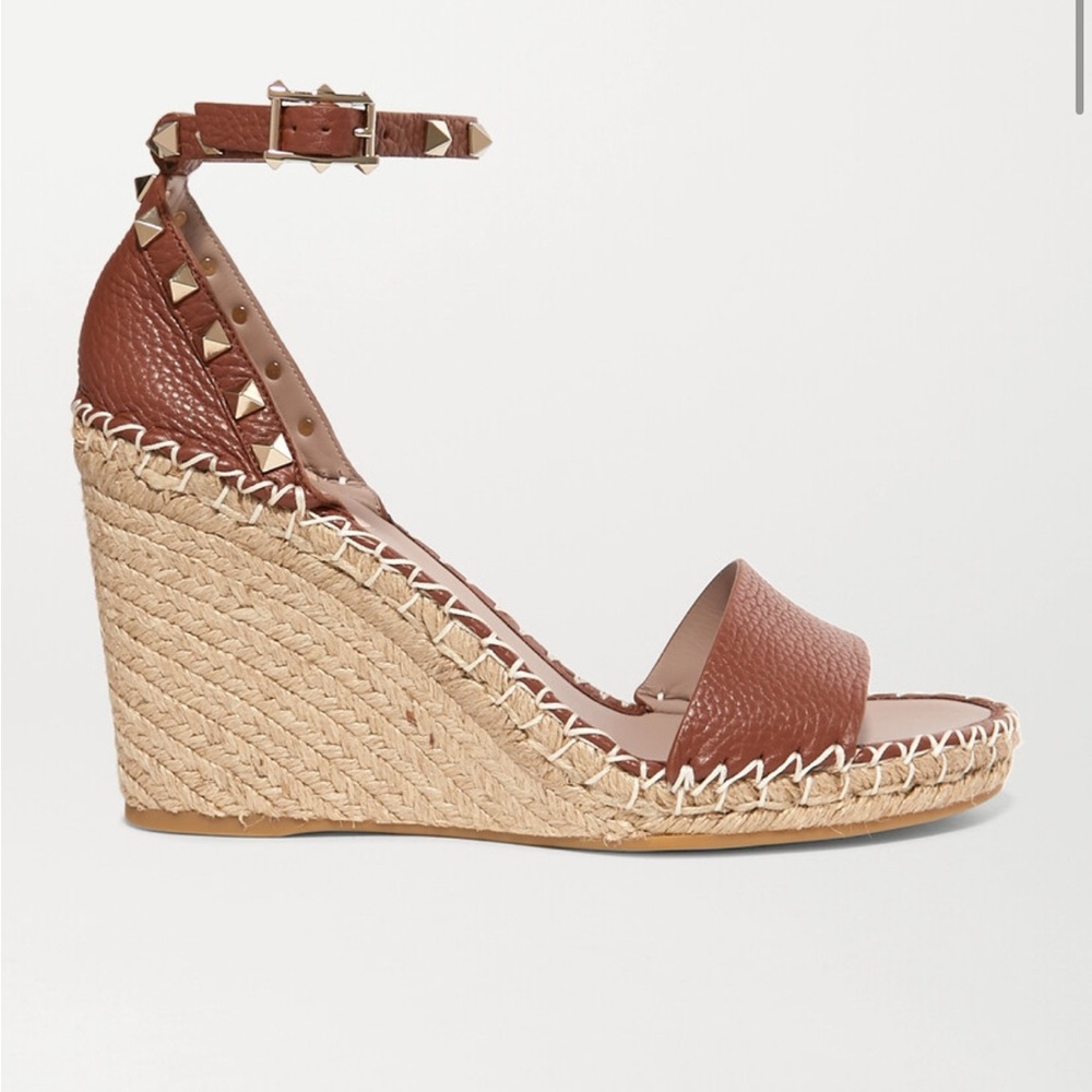Valentino Rockstud Wedges in tan/brown